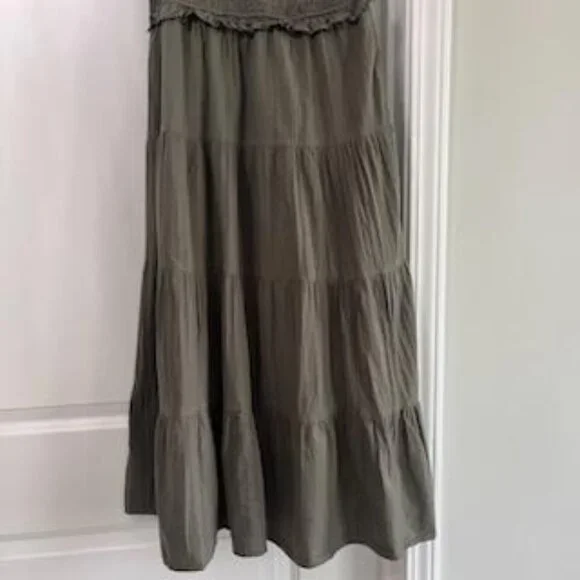 Tiered Smocked Aura Sage Green Midi Women’s Size Small - Picture 7 of 8